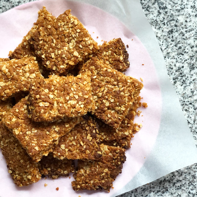An easy recipe for breakfast oat crunchies